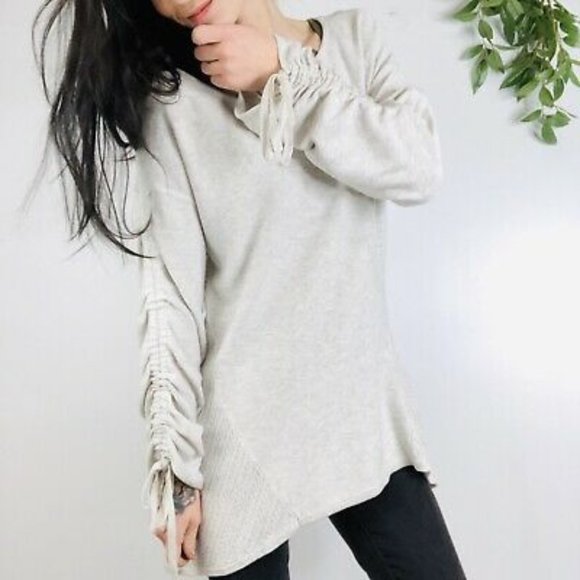 Moth Sweaters - MOTH Anthropologie Gray thin runched sweater